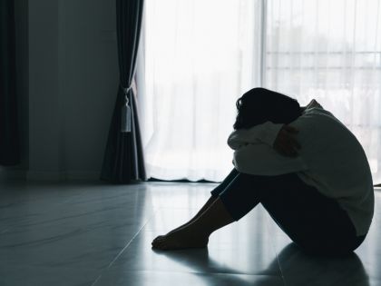 Děti trpí úzkostmi a depresí. Proč psychologové nestíhají a stát selhal?