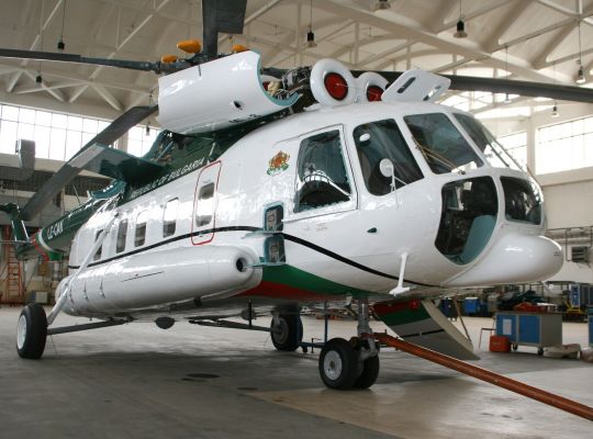 LOM PRAHA předal vládní letce Bulharska upgradovaný vrtulník