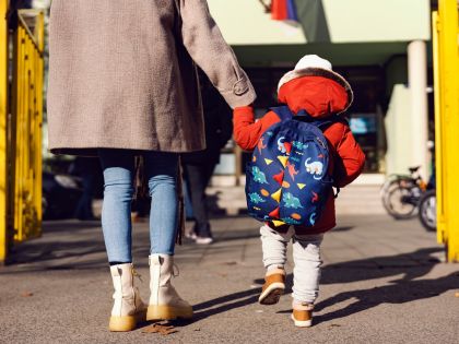 Mají jít dvouleté děti do školky? Ať rozhodnou rodiče