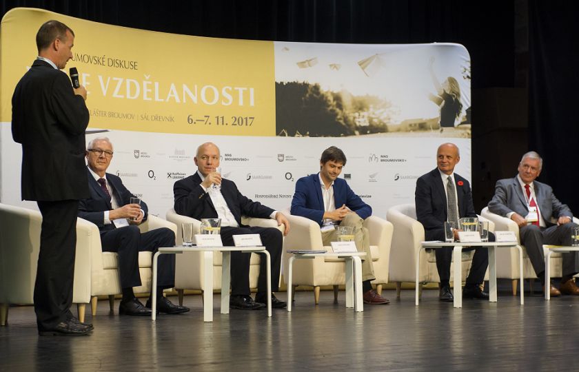Broumovské diskuse: Prezidentští kandidáti diskutovali o vzdělávání