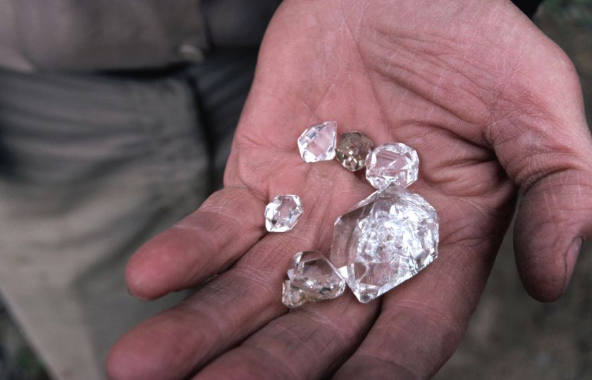 Diamantů je na světě víc než dost. Je ale otázka, jak se k nim dostat