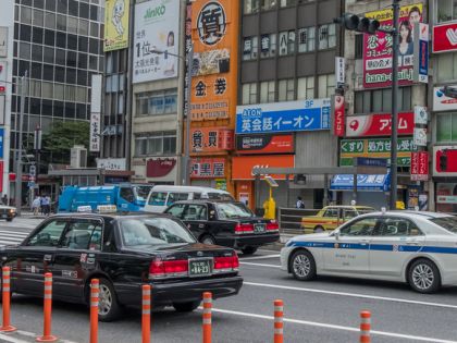Japonci si pronajímají auta, ale neřídí je. Spíš v nich různě přebývají