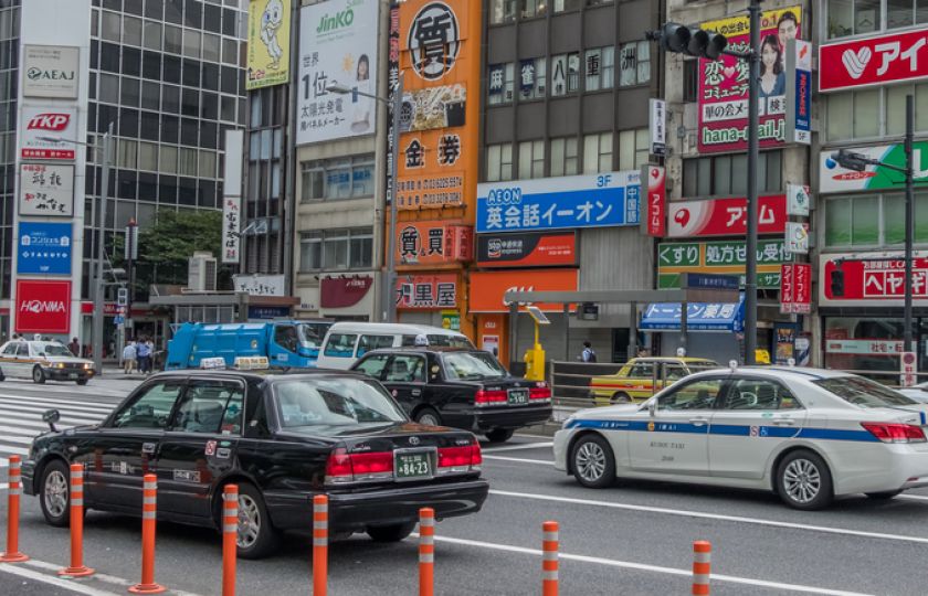 Japonci sdílejí auta rádi. Akorát v nich nejezdí, ale spíš tak nějak vegetují