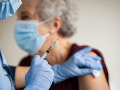 Libor Grubhoffer a Jakub Dvořáček: Nechat se očkovat je výraz solidarity s bližními