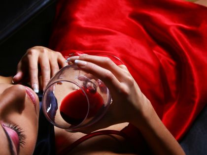 Chcete mít úžasný sex jako nikdy předtím? Pijte červené víno