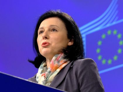 Eurokomisařka: internet udělal z novinářů ohrožený druh 