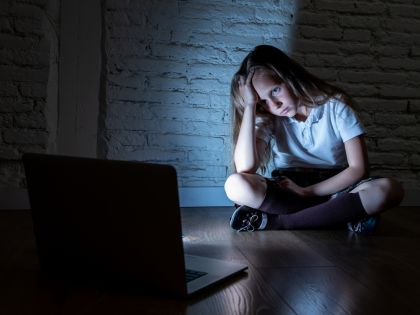 Většina amerických teenagerů má zkušenosti s kyberšikanou