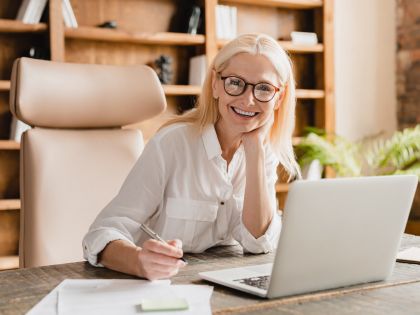 Vědci radí ženám: Chcete-li být ve stáří šťastnější, v produktivním věku pracujte