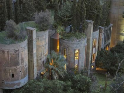 Španělský architekt proměnil starou cementárnu v dechberoucí domov