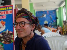 „Lidé tu většinou umírají stářím. Vědí, co je pro jejich tělo i duši nejlepší,“  říká muž o životě s amazonskými domorodci