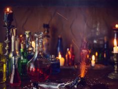 Hořící placenta, bičování a víno z prasečích varlat. I tak se dříve léčila neplodnost