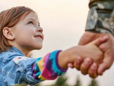 Chcete odvážné dítě, které se nebojí riskovat? Vsaďte na rutinu i rituály, radí experti