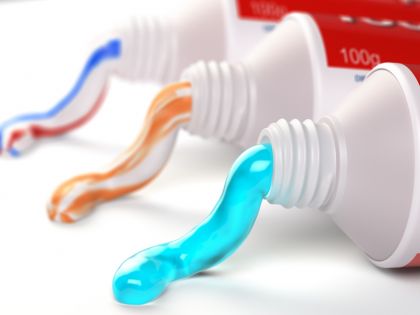 Fluorid, plasty i parabeny. Zubní pasty obsahují plejádu nebezpečných látek