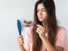 Základní vybavení mé ordinace je krabice papírových kapesníků na stole, říká expertka na alopecii