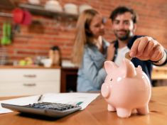 Společné bydlení? Připravte se na finanční striptýz. Poradkyně přidala tipy, jak mluvit o penězích