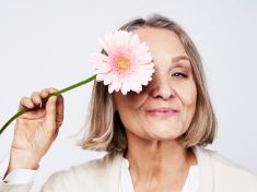 Nová metoda umožní nosit vaječník v podpaží a oddálit menopauzu klidně i o dvacet let