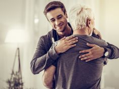 Mám tě rád a nejsem gay. Muži stále považují projevy citů za zženštilé