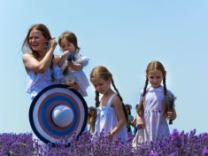 Zase holka. Výzkum prokázal negativní dopad trojice dcer na psychiku matek