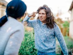 Lezete si se sourozencem na nervy? Přestaňte soupeřit a nastavte hranice