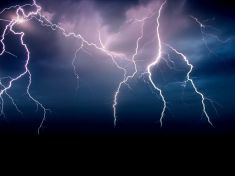 Proč se blesky klikatí? Vědci konečně našli odpověď