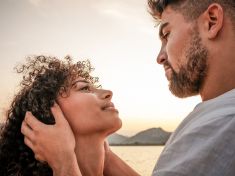 Děsivé, ale funkční. Pravé souznění vzniká při hlubokém pohledu do očí