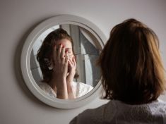 Jak vystoupit z bludného kruhu nezdravých vzorců. Prvním krokem je sebeuvědomění