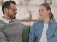 Jak na náročný rozhovor? Psycholog radí metodu sendviče. A hlavně zapomeňte na „ale“