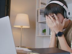 Muž popsal hrůzu z intimity způsobenou pornem. Jak s dětmi o videích mluvit?