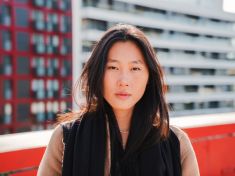 Japonci zapomněli, jak se usmívat. Nyní se to učí na lekcích