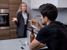 Láska v nikotinovém oparu. Nevěřte slibům, že přestane kouřit
