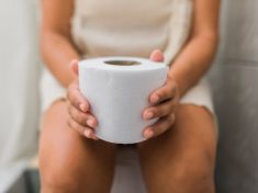 Zbavte se zácpy snadno a rychle: Pomůže teplá voda i správná poloha