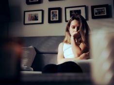 Pocit viny i úleva. Široké spektrum emocí je po potratu normální, ujišťují odborníci