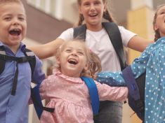 Jak z dítěte vychovat úspěšného člověka? Zapojte smeták a hadr, vzkazují vědci