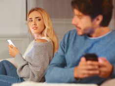 Polovina nevěr se provalí. Nejčastěji vás prozradí telefon či váš společný známý, ukázal průzkum