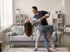 Klíčem ke zdravému vztahu je Gottmanův poměr 5:1, říká psycholog