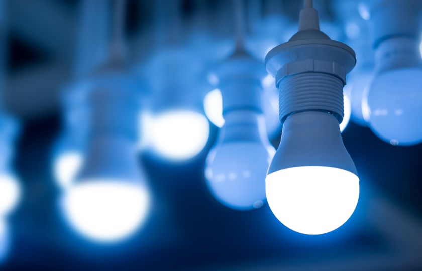 Předpisy na hlavu: USA zakazují svítit "zdravými" žárovkami