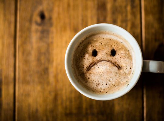 Pravda o kofeinu: Velké množství kávy vede k chronické únavě a nespavosti