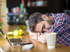 Hypersomnie je životu nebezpečná. Spíte, i když nechcete 