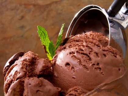 Kalendárium: Den čokoládové zmrzliny. Vyrobte si tu svou jen ze 3 ingrediencí