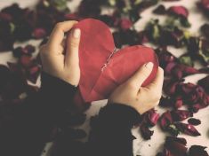 Lze zemřít na zlomené srdce? Ano, nejvíc ohrožené jsou ženy po menopauze