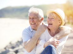 Krystalická inteligence i pozitivnější mysl. Proč si mohou staří lidé žít lépe než mladiství?