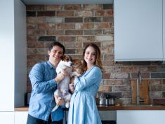 Jak spolu pejsek a kočička pekli vztah. Může to vůbec fungovat?