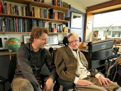 Mýlil jsem se, řekl Stephen Hawking mladému vědci. A napsali další knihu