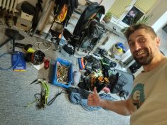 Leháro na kurzu přežití nečekejte. Zima vám do pohody hodí slušné vidle, říká instruktor