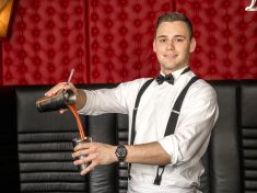 Z legendárního baru vás vyprovodí Průstřel hlavy, s kocovinou pak pomůže Prérijní ústřice