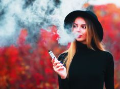 Zákaz příchutí u e-cigaret čelí ostré kritice! Odborníci volají po změně