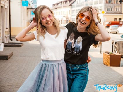 Darujte úsměv: Nejvtipnější dárková trička pro rodinu a přátele 