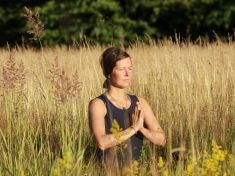 Hormonální jóga byla odpovědí na její zdravotní obtíže. A pomáhá i mým klientkám, říká lektorka