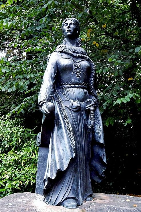 grainne mhaol ni mhaille statue