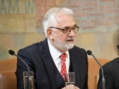 Prudce přibývá případů černého kašle. Neberte ho na lehkou váhu, varuje virolog Grubhoffer